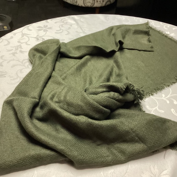 Green shawl or couch  soft ARMY GREEN - Picture 4 of 5